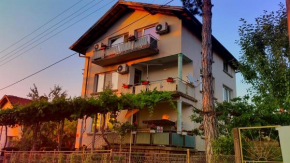  Yonkin Guest Rooms  Выршец